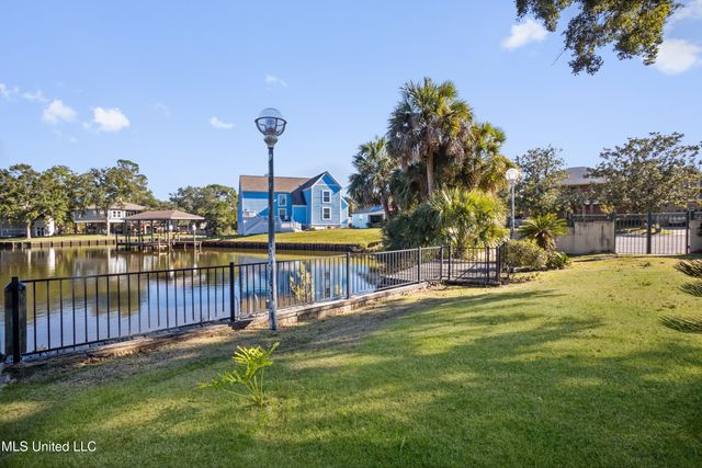15 Villa Cove Drive, Gulfport, MS 39507