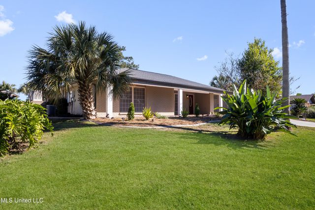 15 Villa Cove Drive, Gulfport, MS 39507