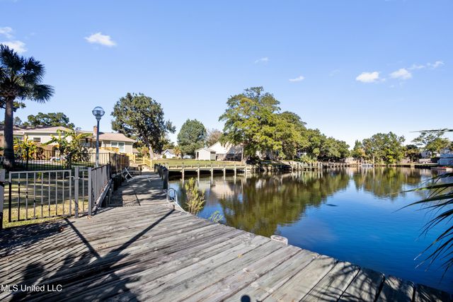 15 Villa Cove Drive, Gulfport, MS 39507