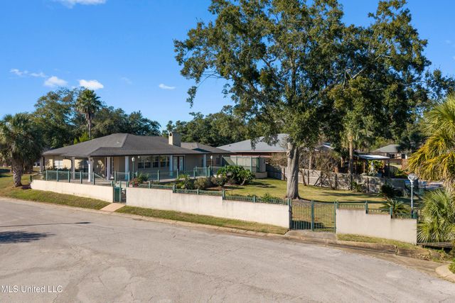 15 Villa Cove Drive, Gulfport, MS 39507