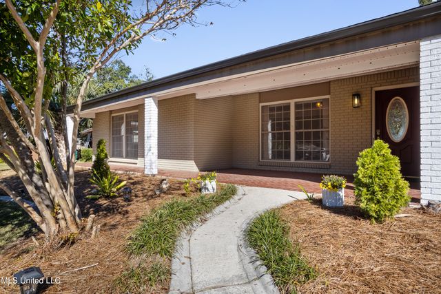 15 Villa Cove Drive, Gulfport, MS 39507