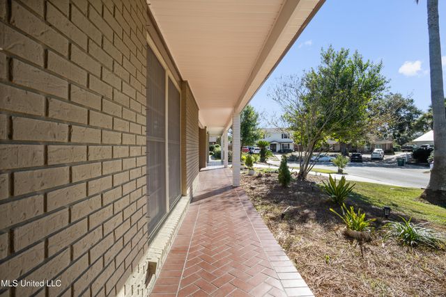 15 Villa Cove Drive, Gulfport, MS 39507