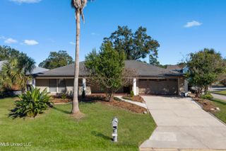 15 Villa Cove Drive, Gulfport, MS 39507