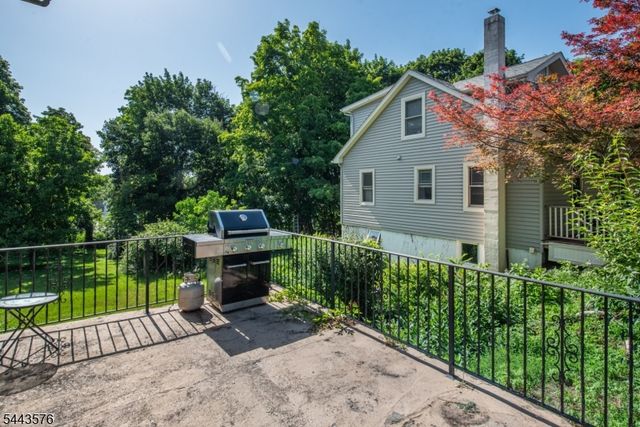 38 Linden Ave, Stanhope Boro, NJ 07874