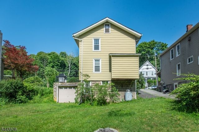 38 Linden Ave, Stanhope Boro, NJ 07874