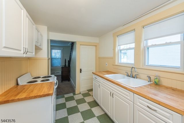 38 Linden Ave, Stanhope Boro, NJ 07874