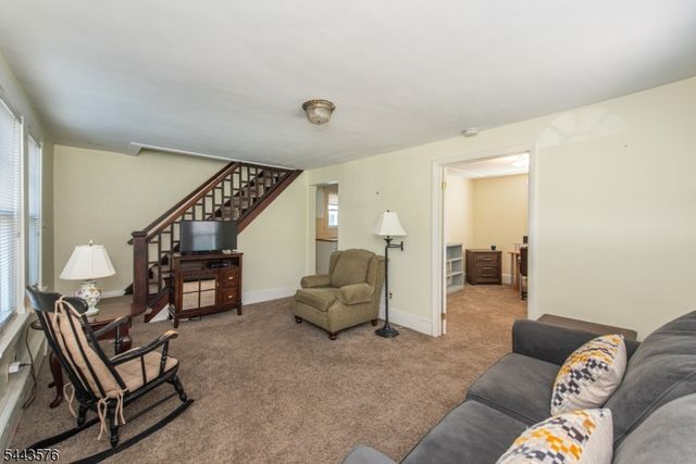 38 Linden Ave, Stanhope Boro, NJ 07874