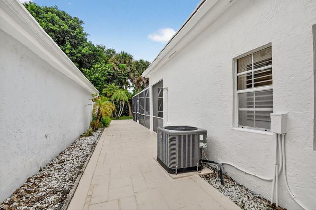 9333 Heathridge Drive, West Palm Beach, FL 33411