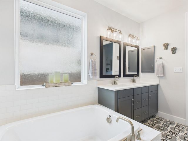 378 Moonlit Stream PASS, Dripping Springs, TX 78620