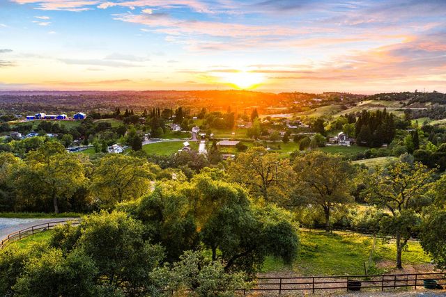 10000 Quail Hill Dr, Newcastle, CA 95658