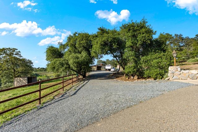 10000 Quail Hill Dr, Newcastle, CA 95658