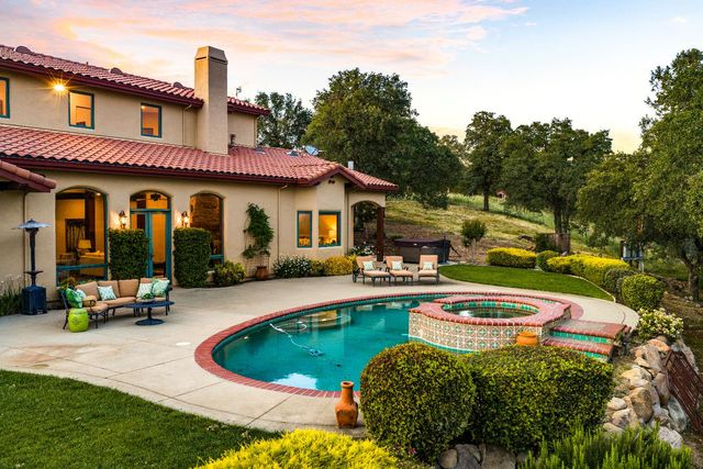 10000 Quail Hill Dr, Newcastle, CA 95658