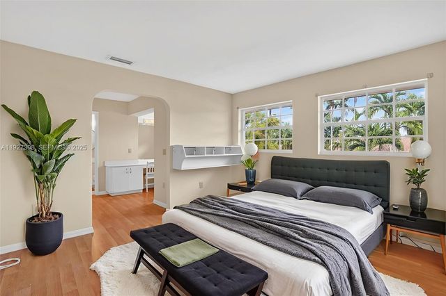 15591 SW 45th Ter, Miami, FL 33185