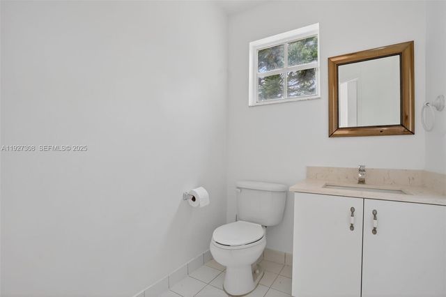 15591 SW 45th Ter, Miami, FL 33185