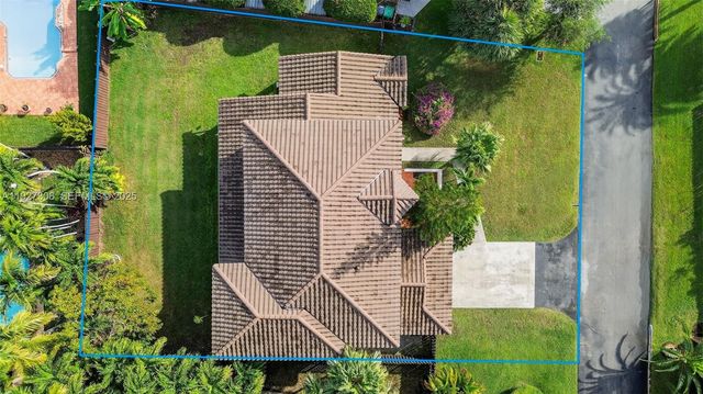 15591 SW 45th Ter, Miami, FL 33185