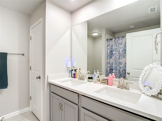 19219 BLUE POND DRIVE, Lutz, FL 33558