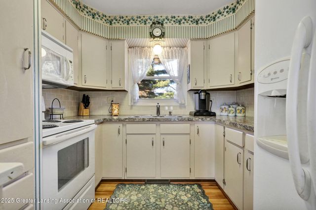 1037 W Main Street, Grand Ledge, MI 48837