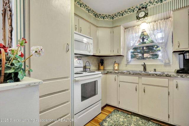 1037 W Main Street, Grand Ledge, MI 48837