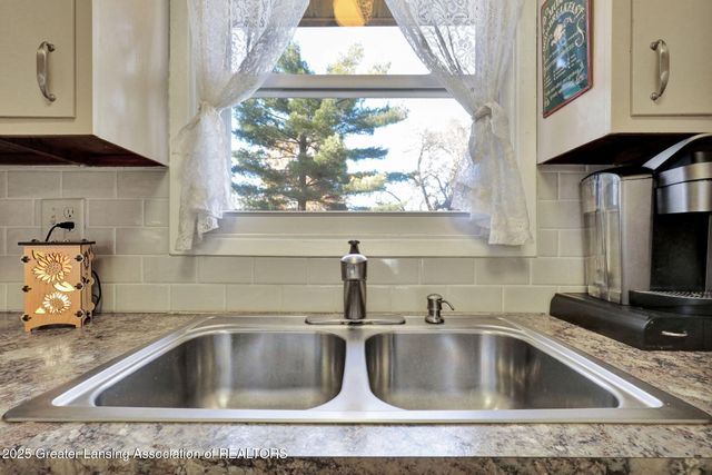 1037 W Main Street, Grand Ledge, MI 48837