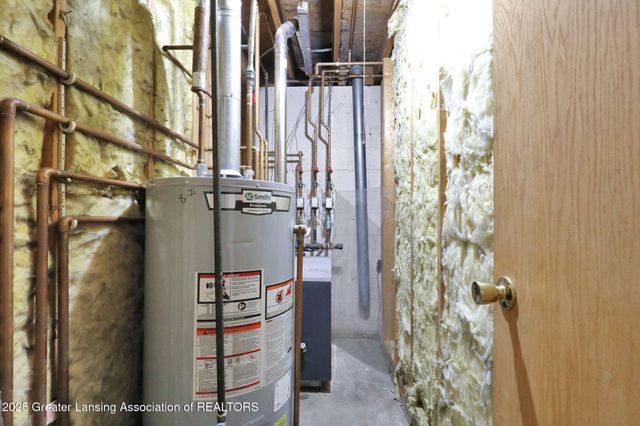 1037 W Main Street, Grand Ledge, MI 48837