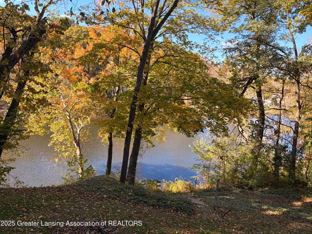 1037 W Main Street, Grand Ledge, MI 48837