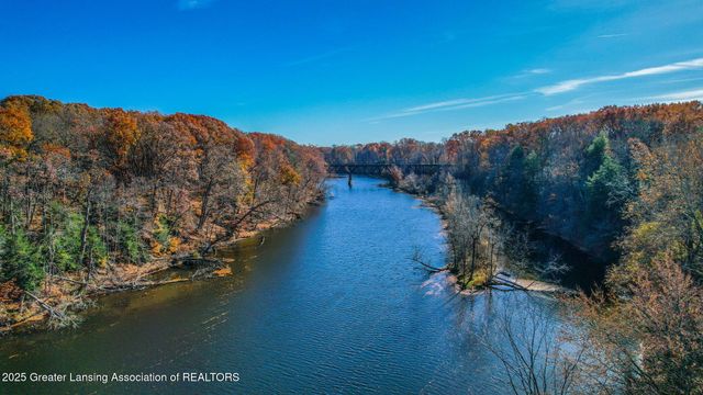 1037 W Main Street, Grand Ledge, MI 48837