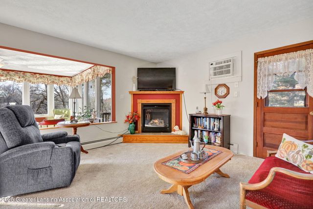 1037 W Main Street, Grand Ledge, MI 48837