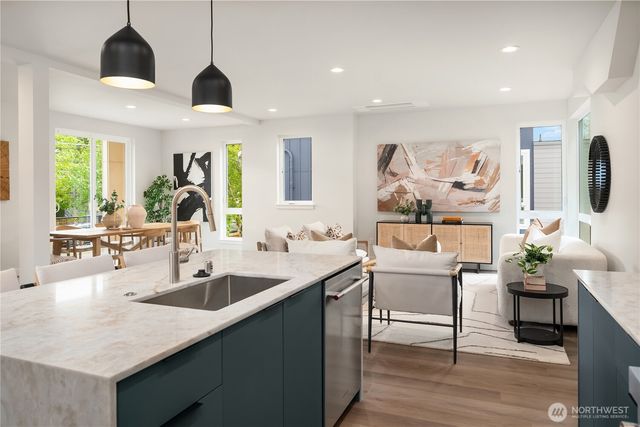 106 29th Avenue E, Seattle, WA 98112