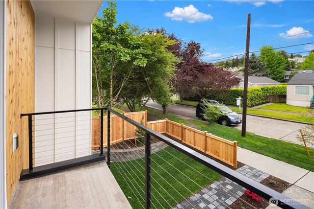 106 29th Avenue E, Seattle, WA 98112