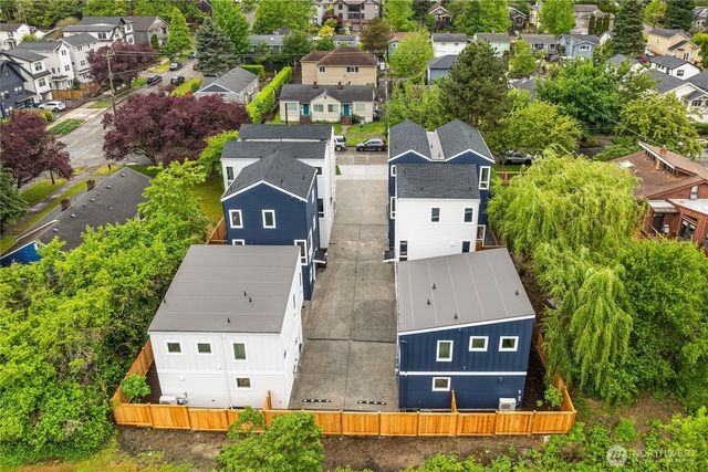 106 29th Avenue E, Seattle, WA 98112
