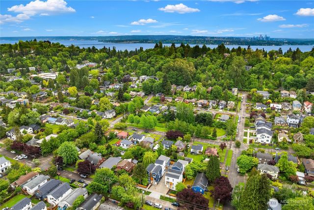106 29th Avenue E, Seattle, WA 98112