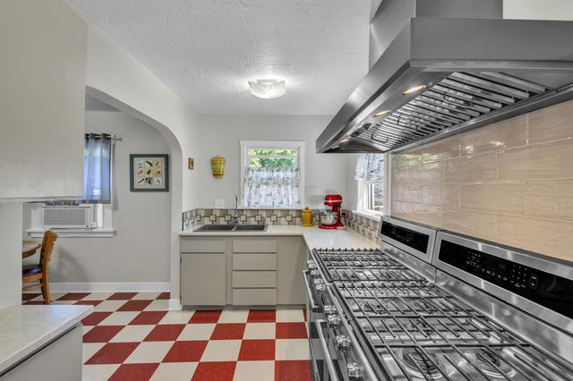 3828 N E St, Spokane, WA 99205