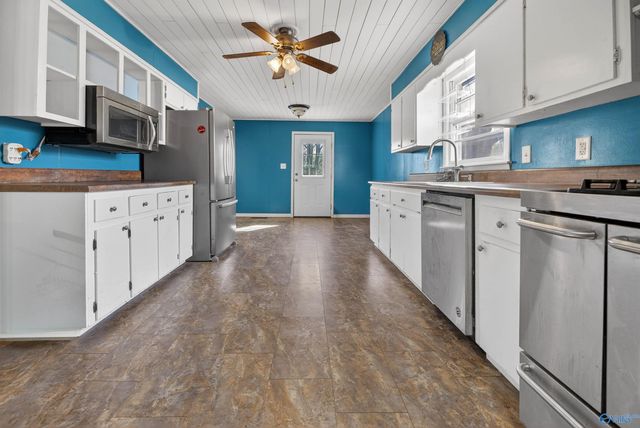 108 South Hawk Drive, Rainbow City, AL 35906