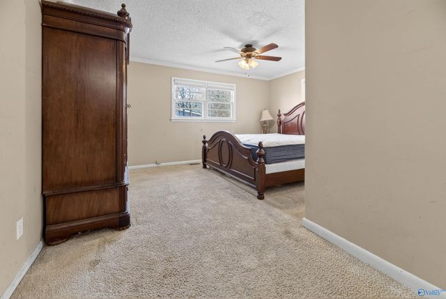 108 South Hawk Drive, Rainbow City, AL 35906