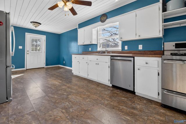 108 South Hawk Drive, Rainbow City, AL 35906