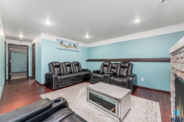 1304 N Archer Dr, Sioux Falls, SD 57103