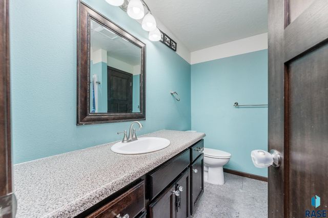 1304 N Archer Dr, Sioux Falls, SD 57103