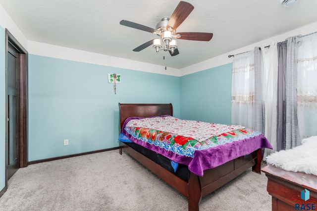 1304 N Archer Dr, Sioux Falls, SD 57103