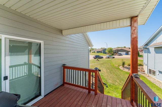 1304 N Archer Dr, Sioux Falls, SD 57103