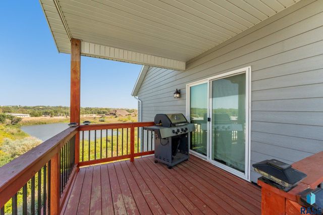 1304 N Archer Dr, Sioux Falls, SD 57103