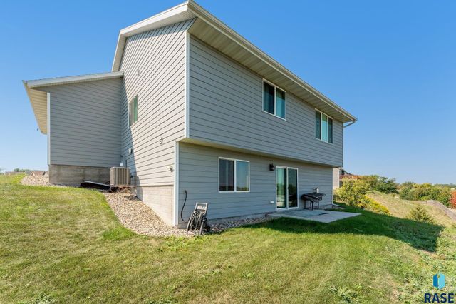 1304 N Archer Dr, Sioux Falls, SD 57103
