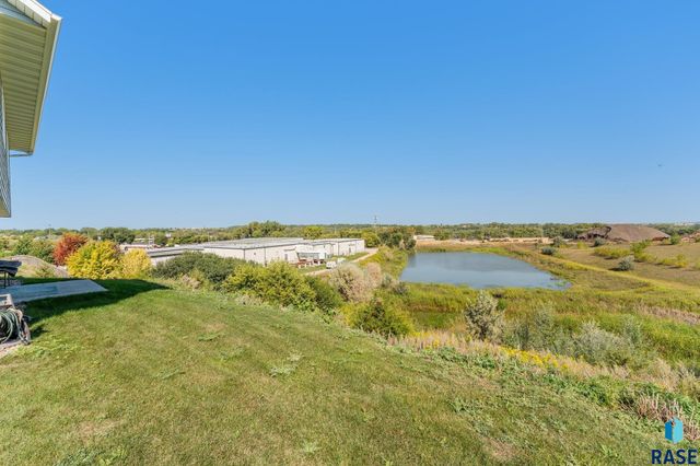 1304 N Archer Dr, Sioux Falls, SD 57103