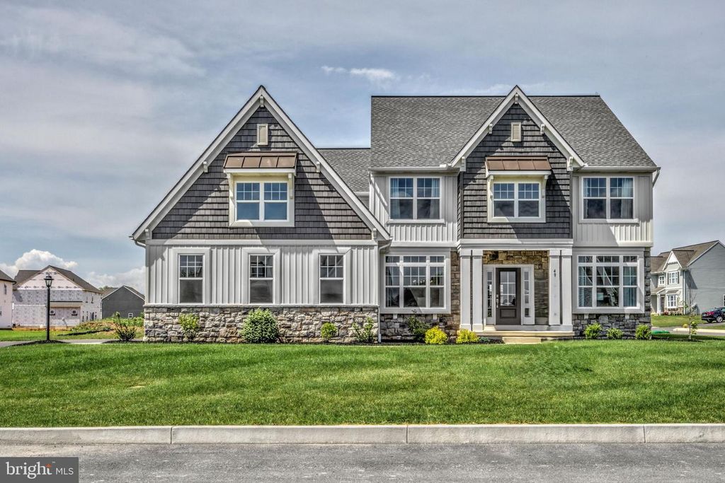 49 MONTICELLO DR, Lebanon, PA 17042