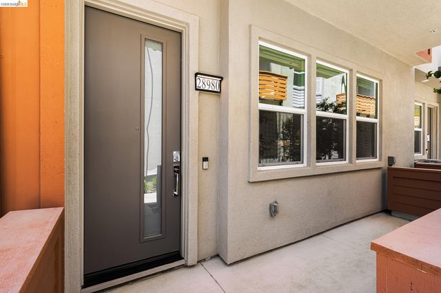28930 Parkridge Loop 106, Hayward, CA 94544