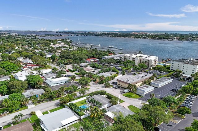 1205 S Lake Drive, Lantana, FL 33462