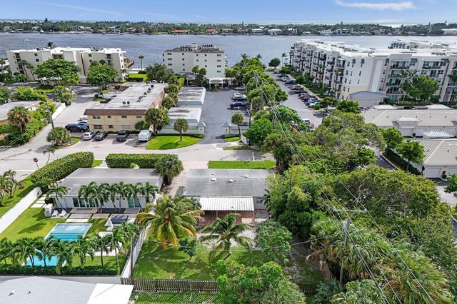 1205 S Lake Drive, Lantana, FL 33462