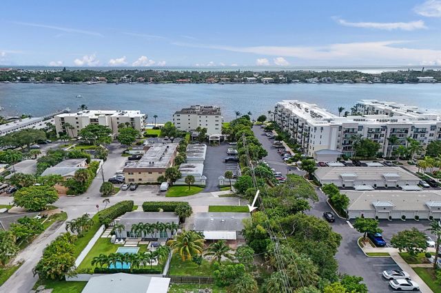 1205 S Lake Drive, Lantana, FL 33462