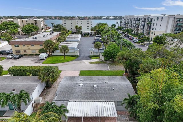 1205 S Lake Drive, Lantana, FL 33462