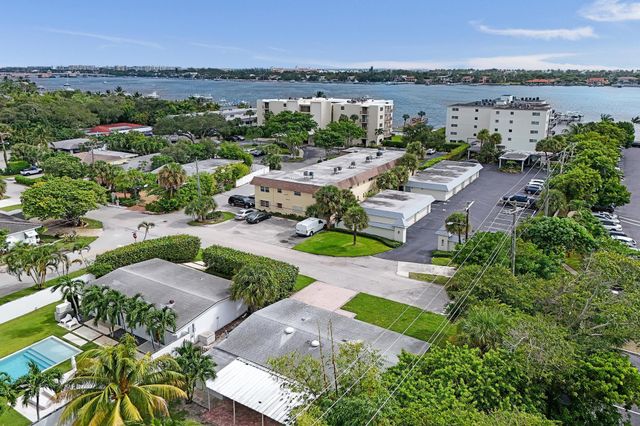 1205 S Lake Drive, Lantana, FL 33462