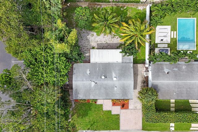 1205 S Lake Drive, Lantana, FL 33462